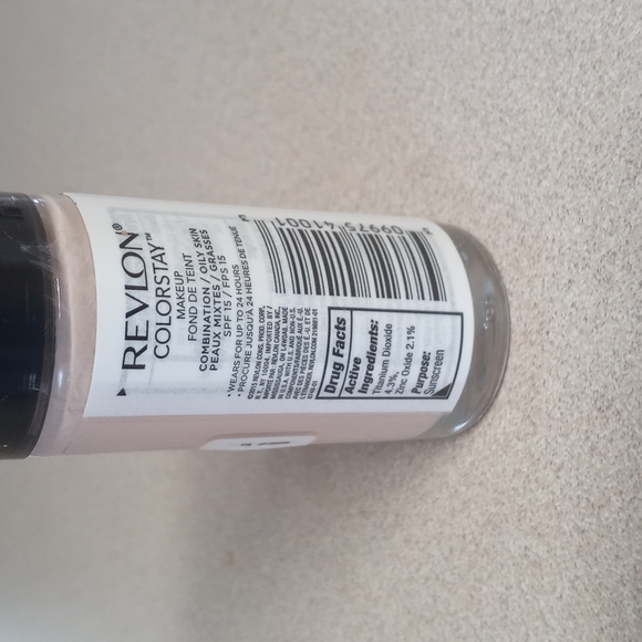 Revlon Colorstay Makeup Foundation 110 ivory - Picture 2 of 2